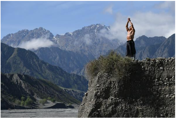 Yan Lei – Yi Jin Jing (Muscle Tendon Changing) Qigong